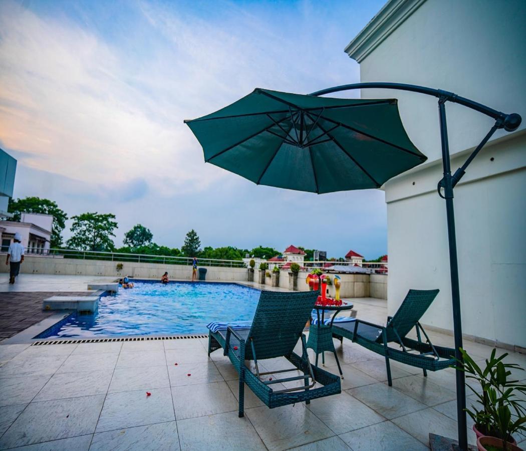 Barsana Hotel & Resort Siliguri Eksteriør billede